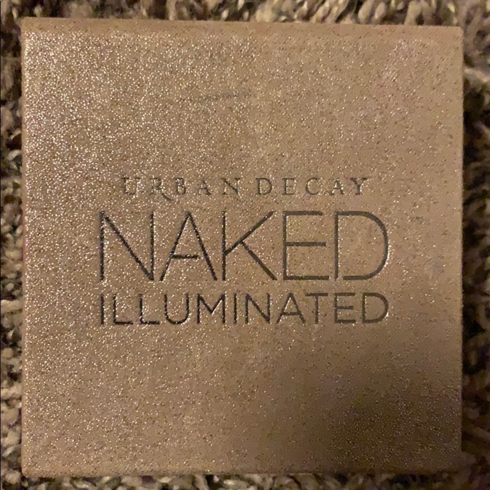 Naked illuminated shimmering powder